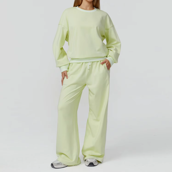 Women's Casual Fall/Winter Suit With Contrast Sweater and Above Knee Sports Pants Comfortable Outdoor Fashion Top